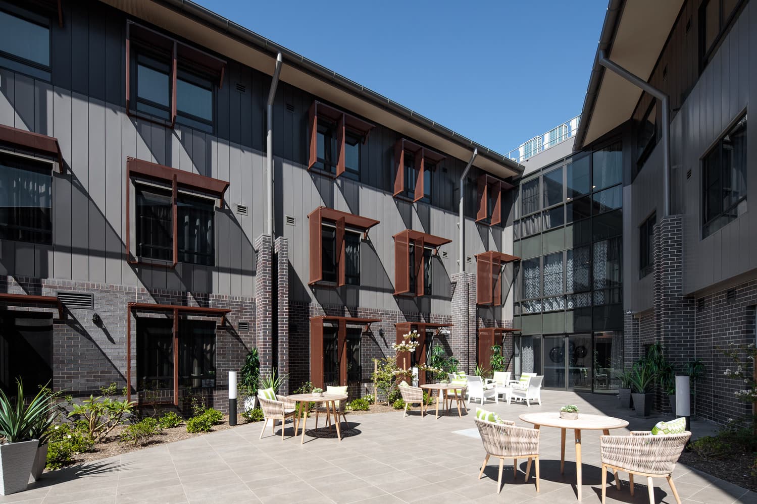 Opal Hillside Western Courtyard